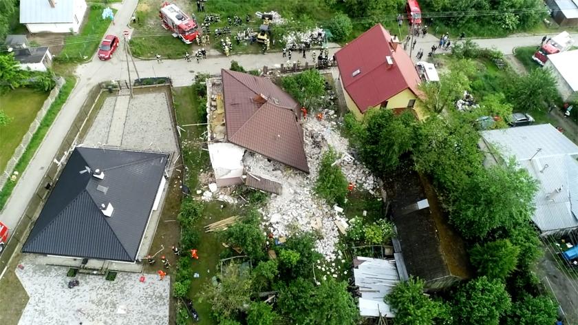 Chodel Wybuch gazu w domu jednorodzinnym Dwie osoby nie żyją TVN24