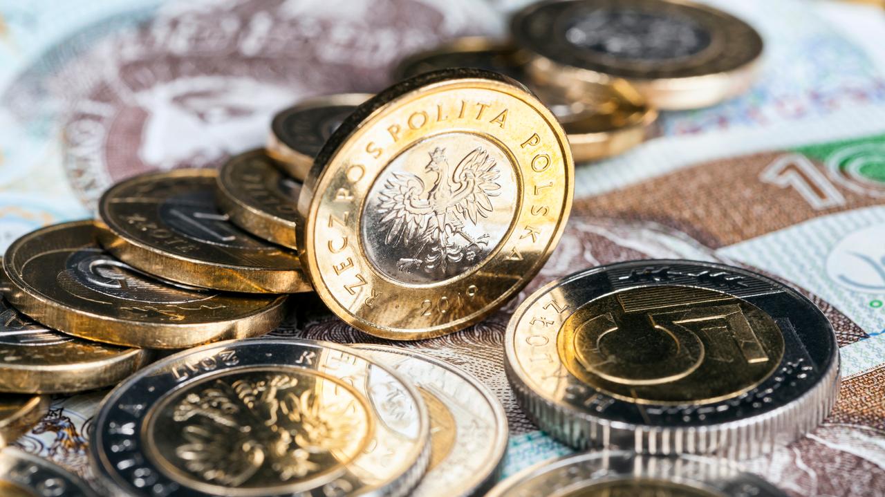 Złoty notowania Polska waluta traci na wartości Ile kosztuje euro