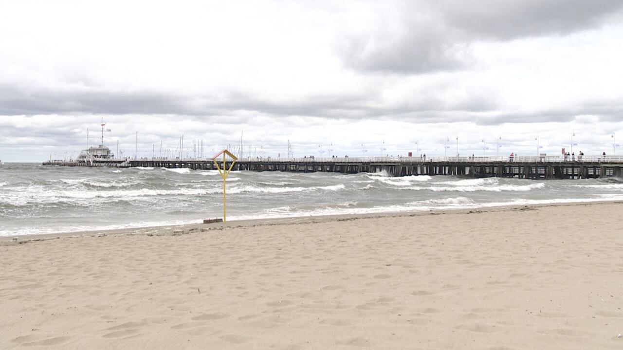 Sopot część mola zamknięta z powodu sztormu TVN24