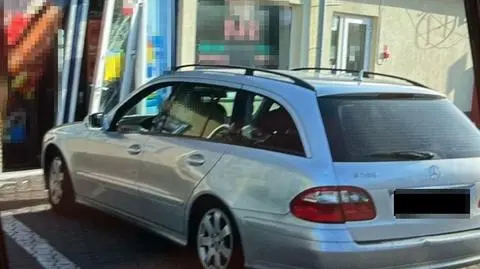 Pijany kierowca wjechał mercedesem w sklep