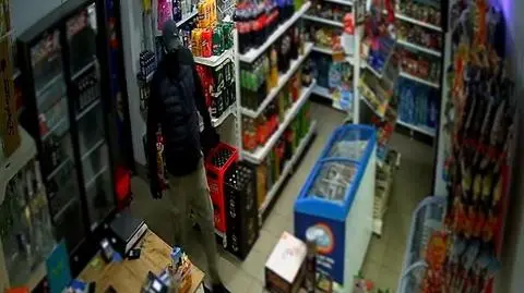 Napadł na sklepy w Łózkach i Szóstce. Poszukuje go policja