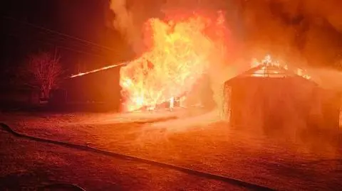 Pożar budynków gospodarczych w Siwikach