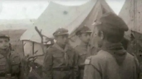 Film pokazuje obóz z 1972 r.