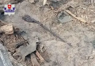 Pamiątki po II wojnie światowej odkryto podczas rozbiórki budynku gospodarczego