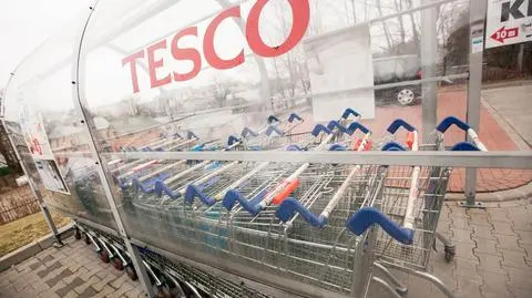 Zysk Tesco zmniejszył się o połowę, ale szef zarobił niemal 4,5 miliona funtów