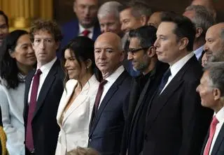 Mark Zuckerberg, Jeff Bezos z Lauren Sanchez, Sundar Pichai i Elon Musk