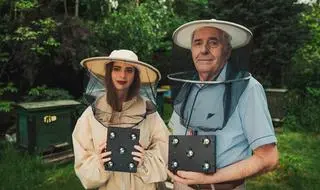 Oliwia Myczkowska i jej dziadek, prof. dr hab. Marian Surowiec
