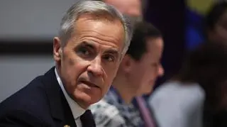 Carney: negocjacje trwały aż do chwili, gdy pojawiły się te reklamy