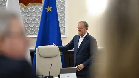 Donald Tusk podczas posiedzenia rządu w KPRM 