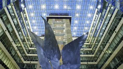 Atrium w siedzibie centrali PKO Banku Polskiego w Warszawie przy ul. Puławskiej 15
