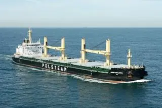 Armia Krajowa. Jeden ze statków, nad którym zarząd sprawuje Polska Żegluga Morska.