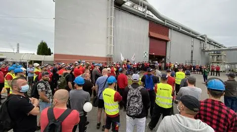 Strajk w potężnych zakładach w Wielkopolsce. "Piece są wygaszone, produkcja stanęła"