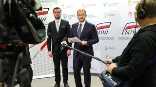 Tymczasowy dyrektor Narodowego Instytutu Wolności Michał Braun (z prawej) i jego zastępca Andrzej Rybus-Tołłoczko 