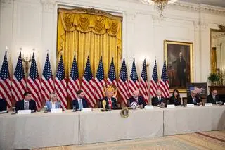 Donald Trump podczas spotkania Zespołu Zadaniowego Białego Domu ds. Mistrzostw Świata FIFA 2026
