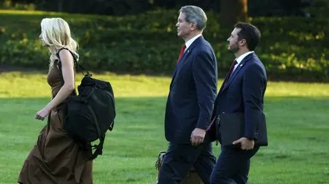 Scott Bessent na zdjęciu w środku