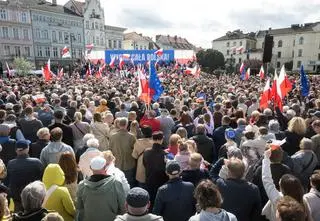 "Są cringe'owe". Dlaczego nie ma już piosenek wyborczych