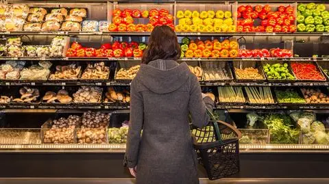 Zakupy przed majówką. Godziny otwarcia sklepów
