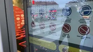 Biedronka - komunikat przy wejściu do sklepu