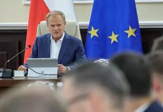 "Ma dobre relacje z Tuskiem", "sprawny medialnie", z "doświadczeniem". Może zostać rzecznikiem?