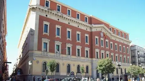 Partia rządząca wystawiała nielegalne faktury