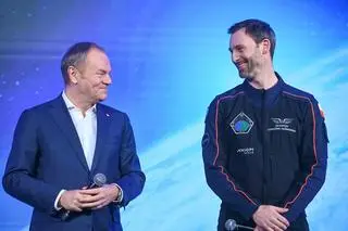 Donald Tusk ze Sławoszem Uznańskim-Wiśniewskim