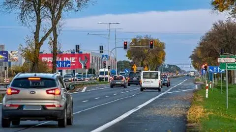 Mniej świateł i szerszy wyjazd z Warszawy. Podpisano umowę