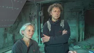 Magdalena i Maciej Góra w spalonym mieszkaniu
