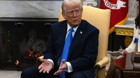 Plastikowe słomki wracają, bo "papierowe wybuchały". Donald Trump podpisał rozporządzenie