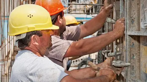 Wpływ wyższej płacy minimalnej. "Część przeniesie się do szarej strefy"