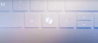 Microsoft copilot - przycisk na klawiaturze służący do "wezwania" asystenta AI.