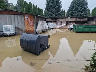 Spółdzielnia w trakcie powodzi