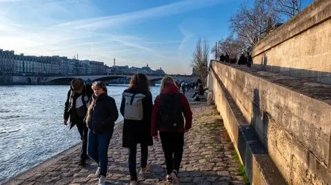 paryz sekwana - Pierre Laborde shutterstock_2566863149