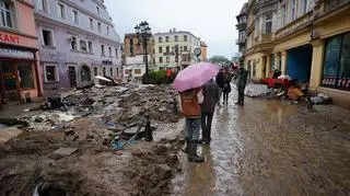 Dynamiczna sytuacja powodziowa. Zalane ulice w Kłodzku, 16 września