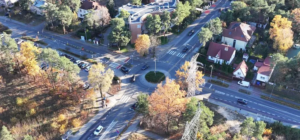 Rozważają trzy warianty, w każdym tunel pod dzielnicą 