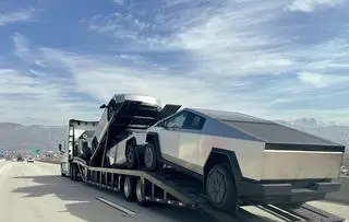 Transport tesli na kalifornijskiej autostradzie