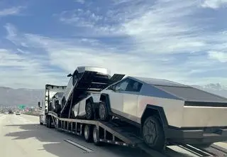 Tesla usunięta z targów. "W trosce o bezpieczeństwo"