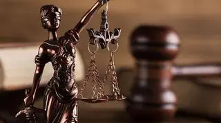Chłopcy biegali po klatce schodowej, nagle jeden z nich zmarł. Prokuratura umorzyła śledztwo