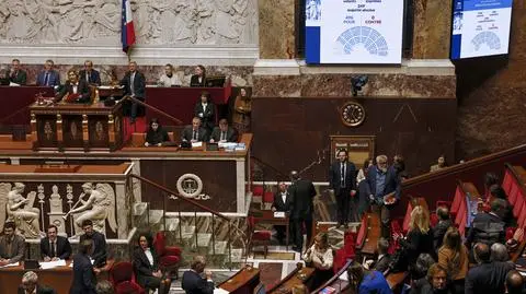 Francuska niższa izba parlamentu uchwaliła ustawę specjalną w związku z brakiem budżetu na 2026 rok