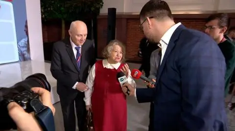 Janina Goss i Wojciech Jasiński rozmawiają z reporterem TVN24