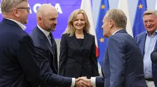 Spotkanie Donalda Tuska w sprawie deregulacji ze stroną społeczną. Uczestniczył w nim również Rafał Brzoska