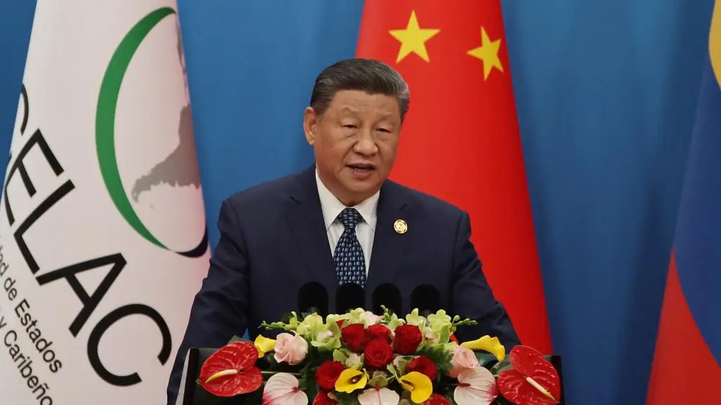 Prezydent Chin Xi Jinping przemawia podczas ceremonii otwarcia Czwartego Spotkania Ministerialnego Forum Chin i Wspólnoty Państw Ameryki Łacińskiej i Karaibów (CELAC) w Pekinie, Chiny, 13 maja 2025 r.