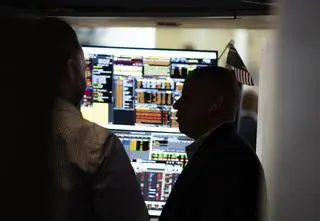 "Panuje duża niepewność". Spadki największe od ponad miesiąca