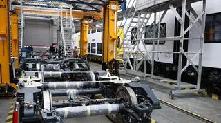 Minister infrastruktury podpisał umowę na dostawę piętrowych pociągów dla PKP Intercity