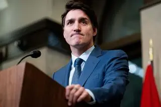 Premier Kanady Justin Trudeau mówi o taryfach celnych USA.