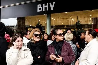 Paryż. Tłum oczekujący na otwarcie pierwszego sklepu Shein