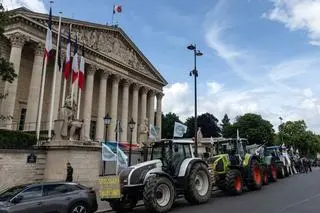 Francuscy rolnicy protestują w Paryżu