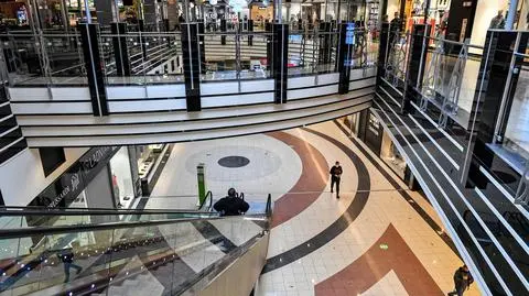 Poczta Polska wraca do galerii handlowych i wydłuża godziny pracy