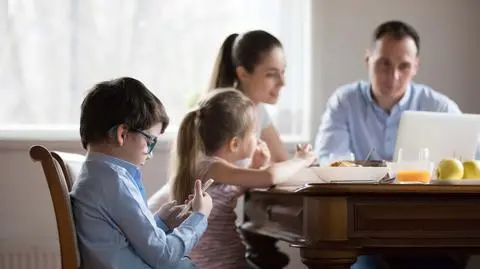 JOMO zamiast FOMO. Ministerstwo radzi, jak odpocząć od internetu