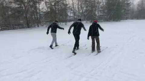 Boom na biegówki, tłoczno w wypożyczalniach. "Jest szał ciał"