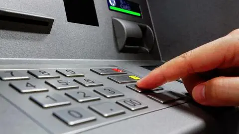 Wysadzili bankomat, zabrali pieniądze i uciekli